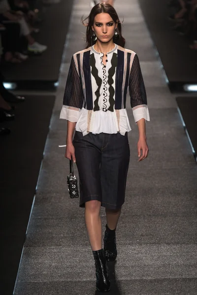Look 19